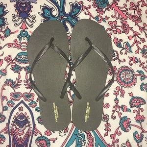 AMERICAN EAGLE FLIP FLOPS